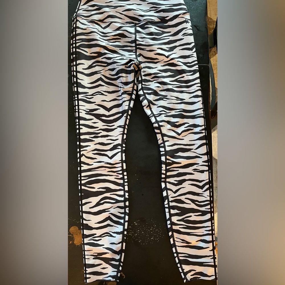 Good American workout pants